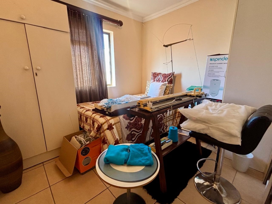2 Bedroom Property for Sale in Goodwood Central Western Cape